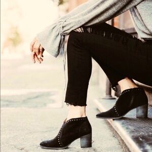 🔥🔥🔥💕FRYE ITALIAN BLACK SUEDE NORA STUDDED RIVETS ZIP SHORT BOOTS SIZE 9 💕👢👢NIB!